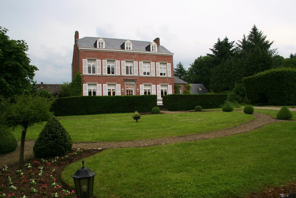 La Regie De Franc-Waret Villa Exteriör bild